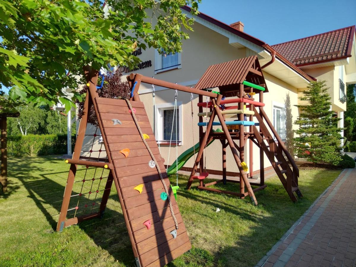 Готель Pod Platanem Рови Екстер'єр фото
